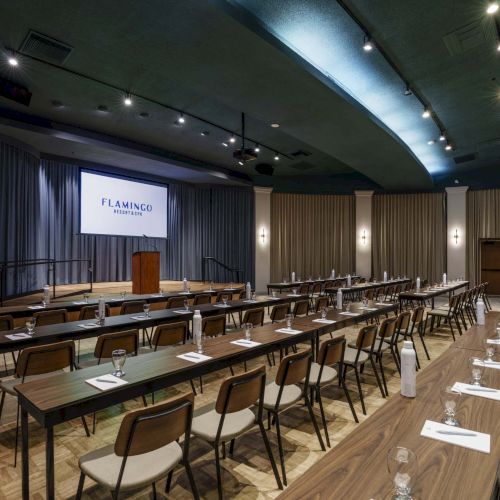 Flamingo Resort and Spa Santa Rosa Sonoma, Tapestry by Hilton