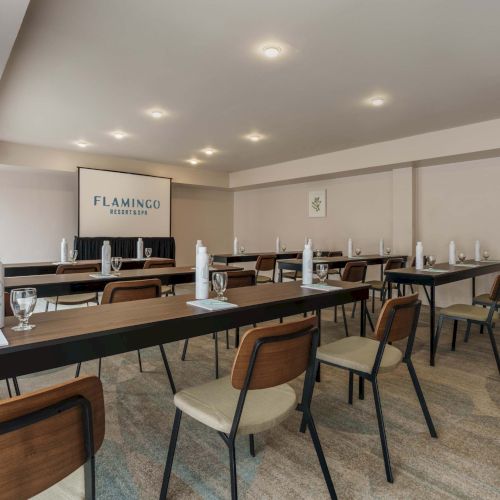 Flamingo Resort and Spa Santa Rosa Sonoma, Tapestry by Hilton