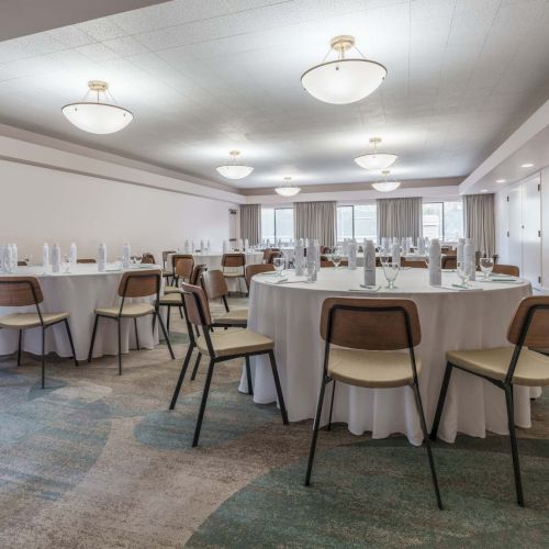 Flamingo Resort and Spa Santa Rosa Sonoma, Tapestry by Hilton